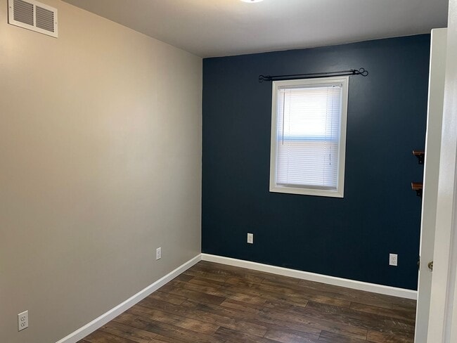 Building Photo - Lovely 4 Bedroom John Ball Park