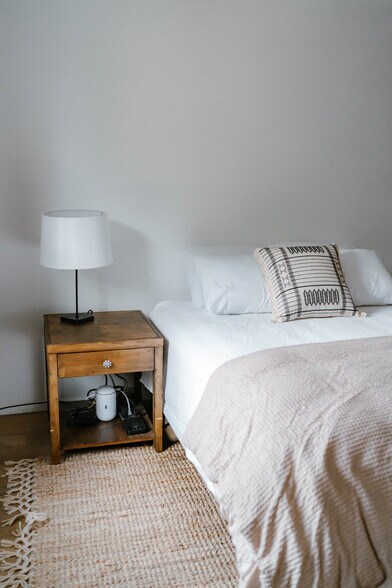 Building Photo - 711 S Phillips Ave