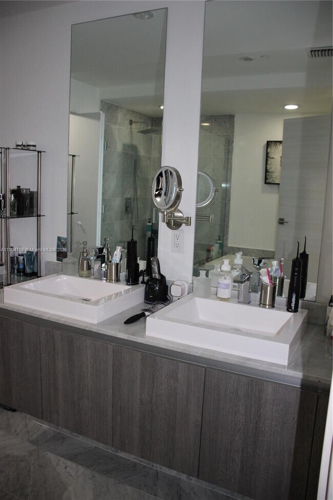 Building Photo - 801 S Miami Ave