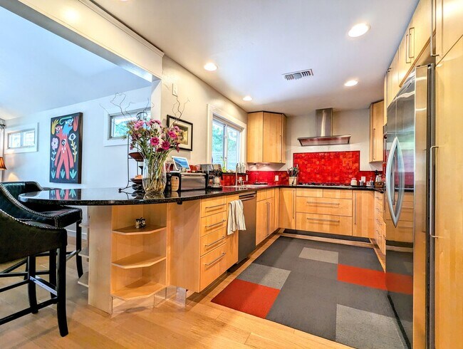 Building Photo - Remodeled Home Next To Zilker Park - 3 BR / 2 BA