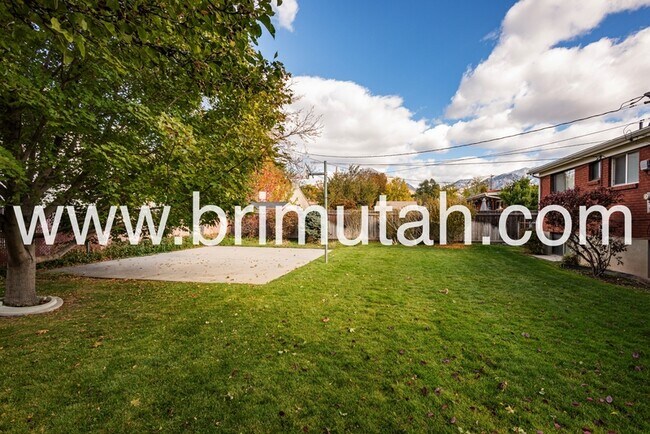 Building Photo - 1737 E Lahar Dr