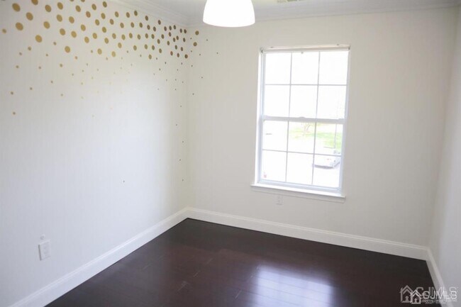 Building Photo - 1306 Commons at Kingswood Dr