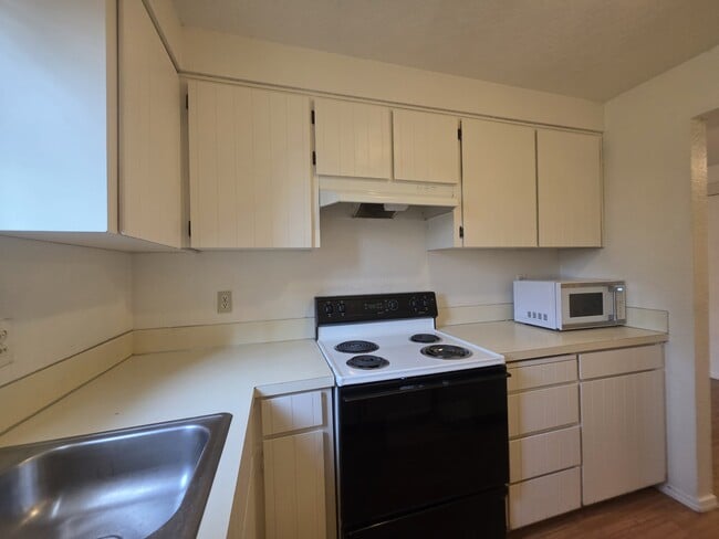 Building Photo - 954-MHH954 Capitol St NE