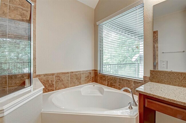 Building Photo - 26 Cheswood Manor Drive