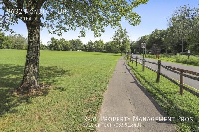 Building Photo - 9632 Nonquitt Dr