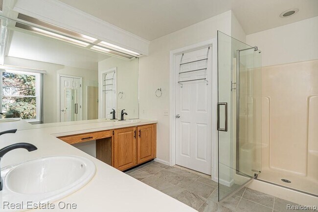 Building Photo - 619 Whitney Dr