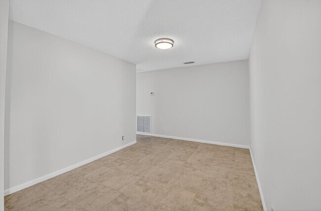 Building Photo - 17414 Spring Tree Ln