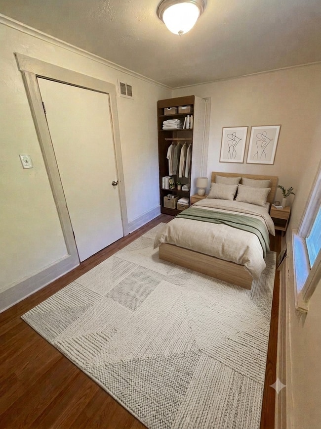 Building Photo - Private 2 Bedroom Cottage with Fenced Yard & In-Unit Laundry – Prime East Side Location!