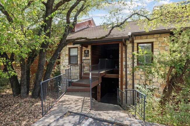 Building Photo - 4711 Spicewood Springs Rd