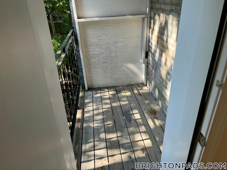 Building Photo - 123 Sutherland Rd