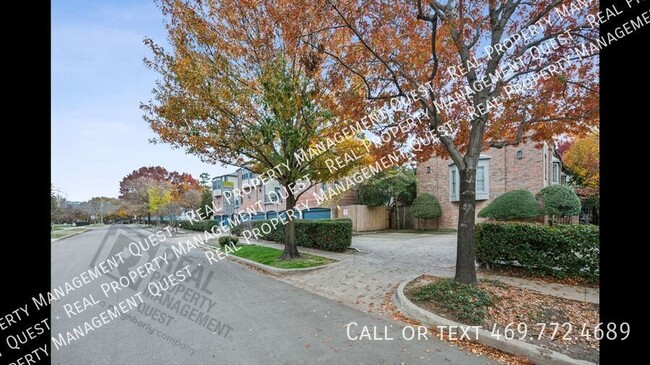 Building Photo - Beautiful 2 BR, 2.5 Bath in Oak Lawn