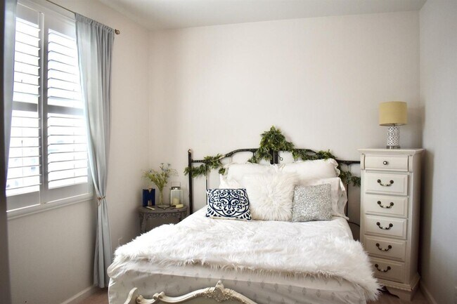 Building Photo - Stunning 3-Bedroom, 2.5-Bathroom Home for ...
