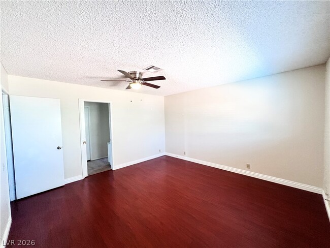 Building Photo - 5009 Mesa View Dr