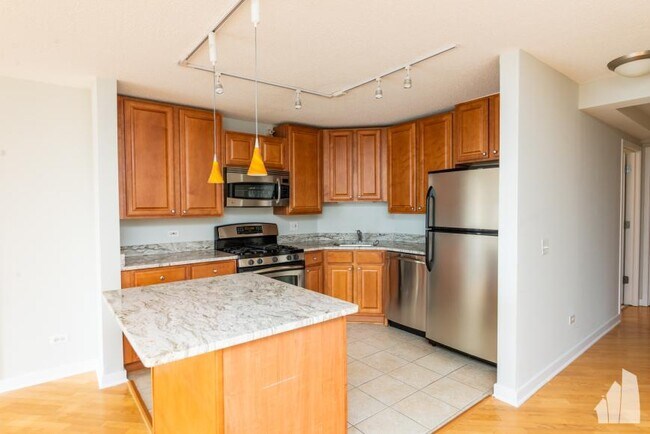 Primary Photo - 2 bedroom in Chicago IL 60654