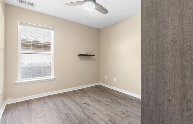 Building Photo - 141 Clover Valley Dr