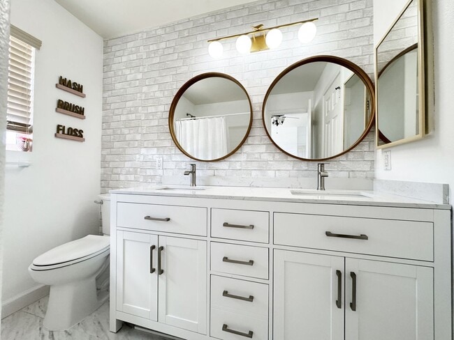 Building Photo - Pet Friendly Ewa Beach Townhouse with Cent...