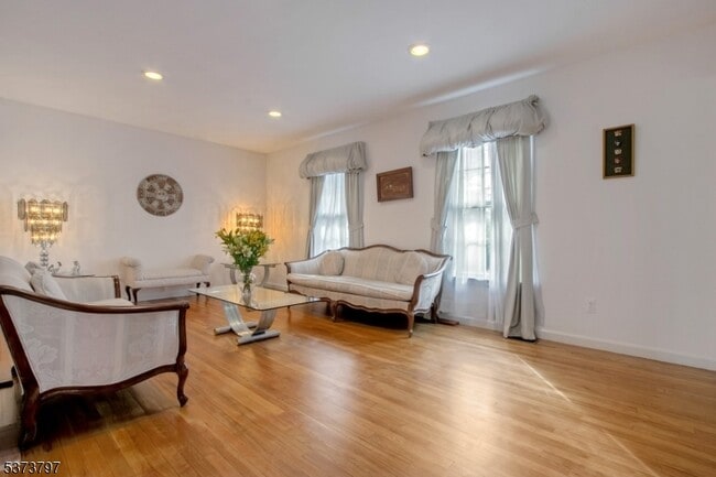 Building Photo - 619 Osio Ln