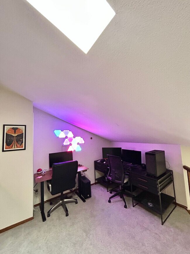 Building Photo - Spacious 2Bd/2.5Ba Luxury Loft-Style Condo...
