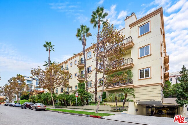 Building Photo - 132 S Maple Dr