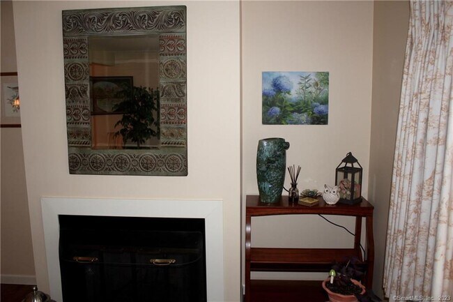 Building Photo - 127 Springbrook Dr