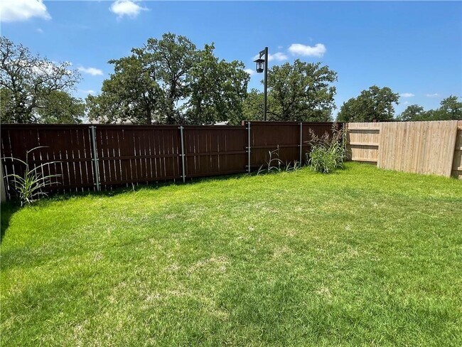 Building Photo - 148 Riverhill Dr