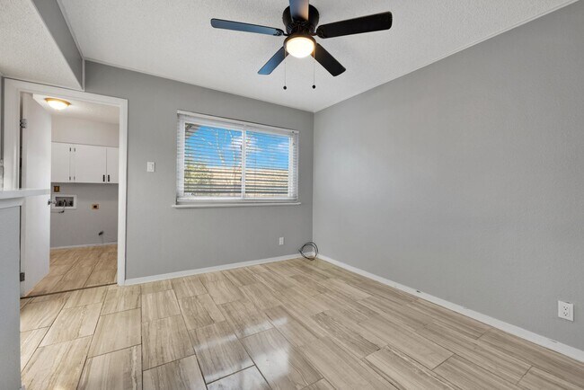Building Photo - Beautiful home available in Castle Hills!