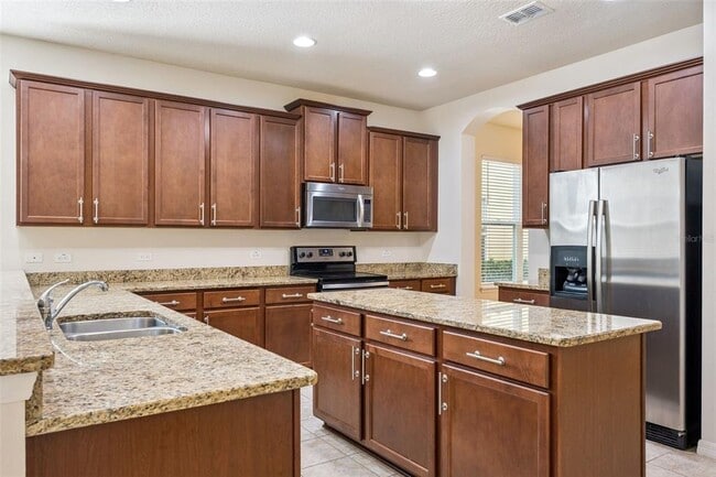 Building Photo - 1310 Oakcrest Ct