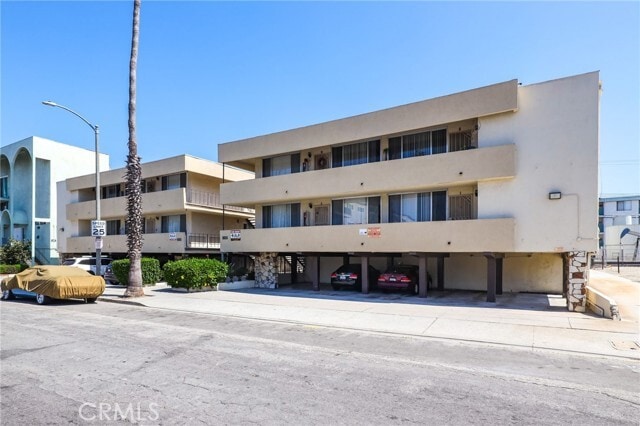 Building Photo - 3430 Elm Ave