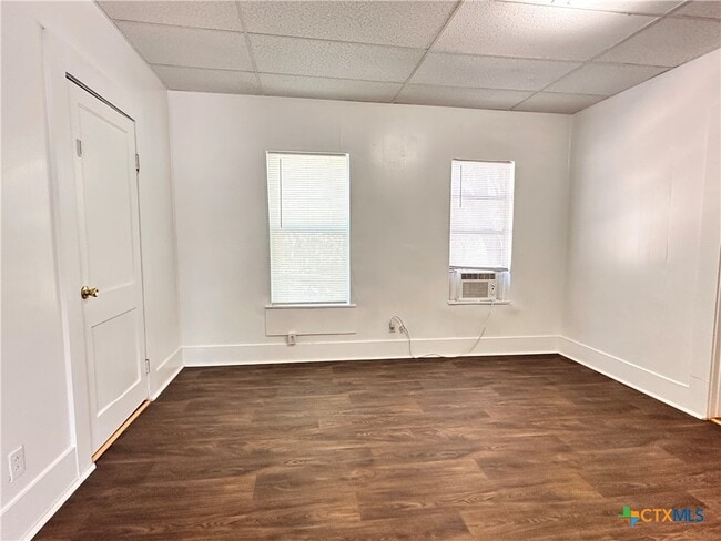 Building Photo - 244 W Sessom Dr