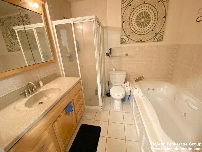 Building Photo - 108 Buttonwood St