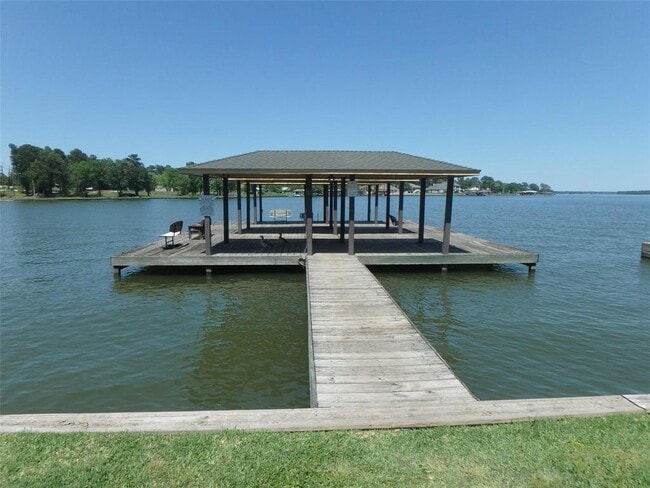 Building Photo - 121 Clear Water W