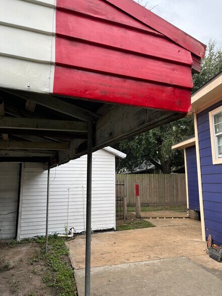Building Photo - 210 N Estelle St