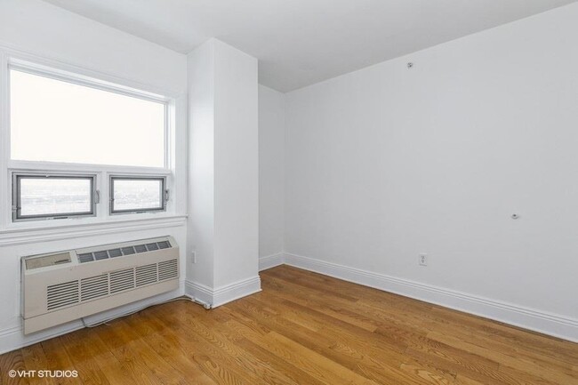 Building Photo - 809-815 22nd St