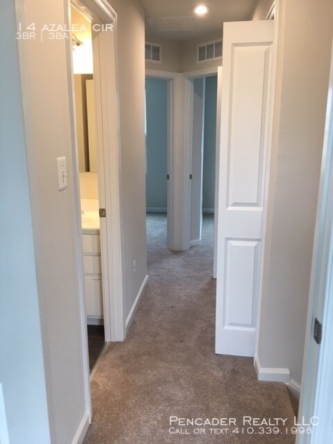 Building Photo - Beautiful 3BR 2BA Townhome built in 2019