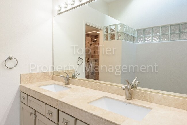 Building Photo - Beautiful 2 bed / 2 bath / 1286 sqft Condo...