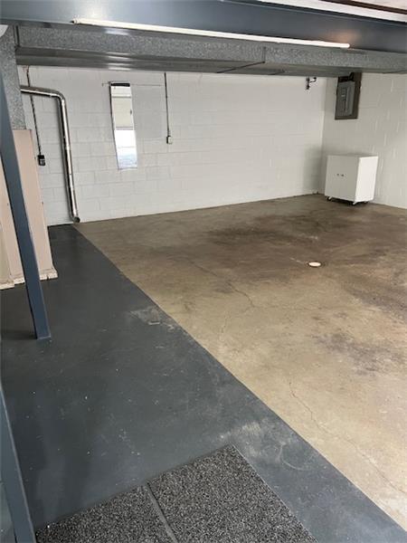 Building Photo - 200 N Avalon Dr