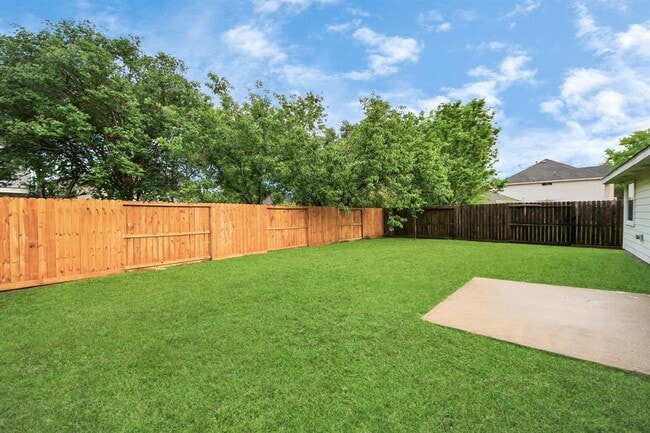 Building Photo - 5931 Mettler Ln