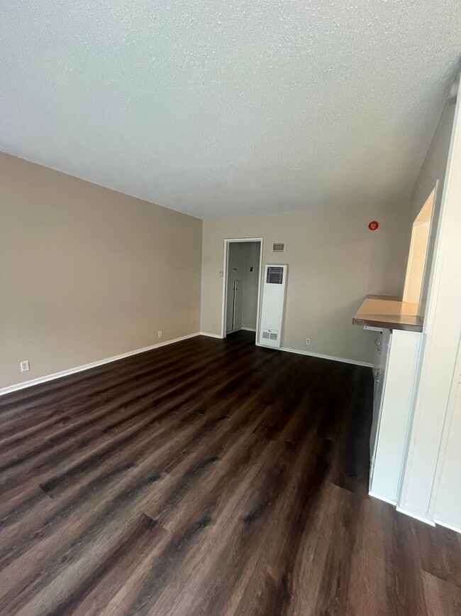 Building Photo - Ocean Blvd. 1 bedroom Condo