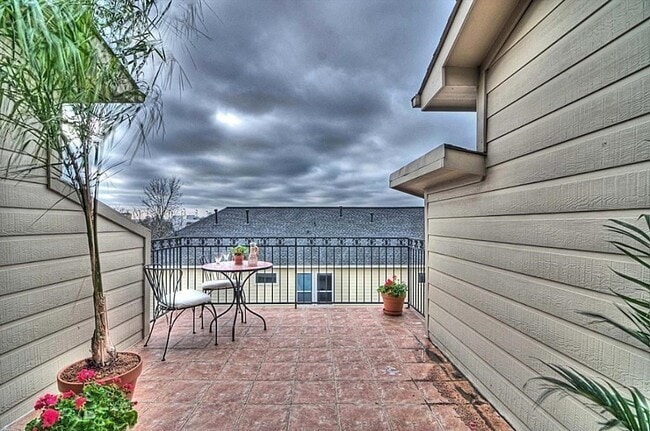 Building Photo - 3505 Jackson St