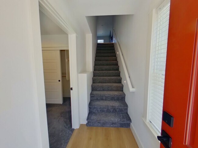 Building Photo - 2790 NW Harrison Blvd