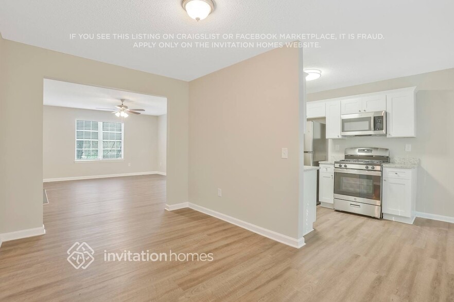 Building Photo - 3834 Deercreek Dr
