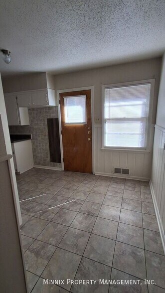 Building Photo - 4224 SW 2nd Ave