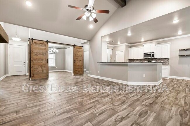 Building Photo - 4402 SW Alfalfa Ave