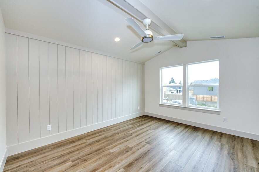 Building Photo - 1319 Oppek St NE