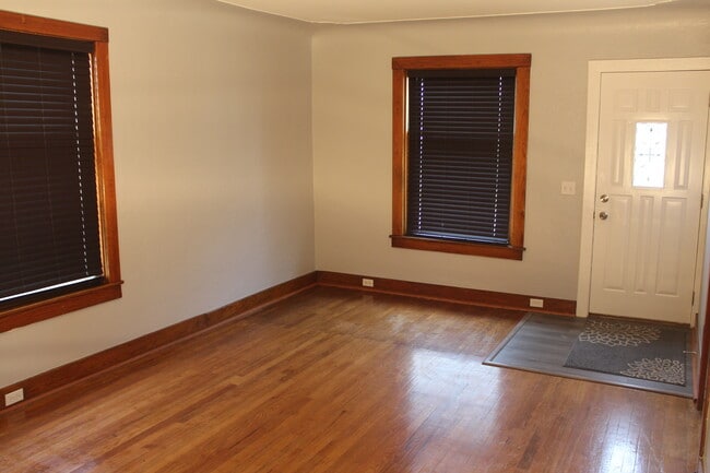 Building Photo - 834 4th St NW