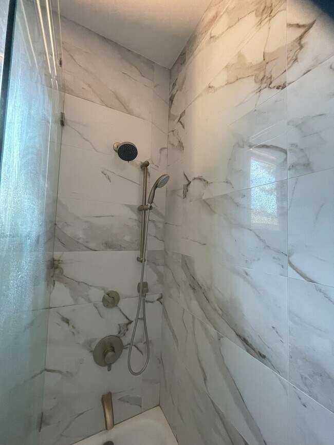 Building Photo - 1215 Altamead Dr