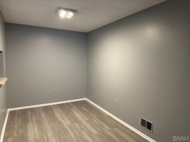 Building Photo - 464 Northam Dr