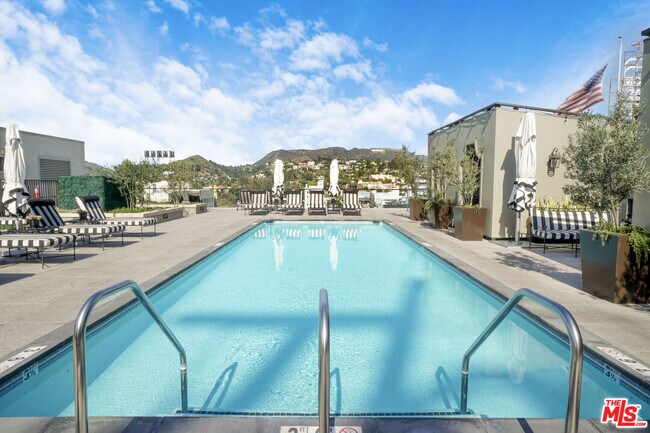 Building Photo - 1645 Vine St