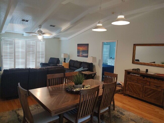 Building Photo - 997 Spinnaker Ct