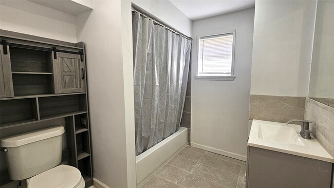 Building Photo - 1202 Dyer Ave